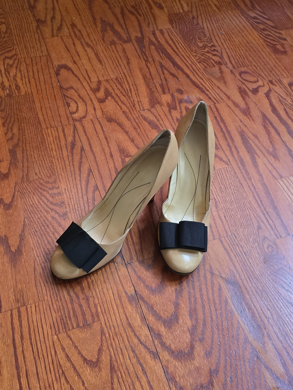 Kate Spade Vintage Beige Leather Bow Pumps Heels Made in Italy Size 9.5B